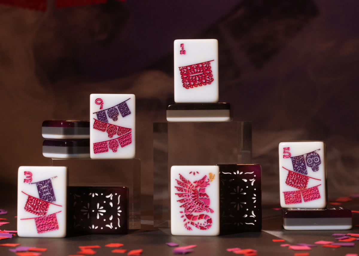Miss Catrina set, Crak tile detail