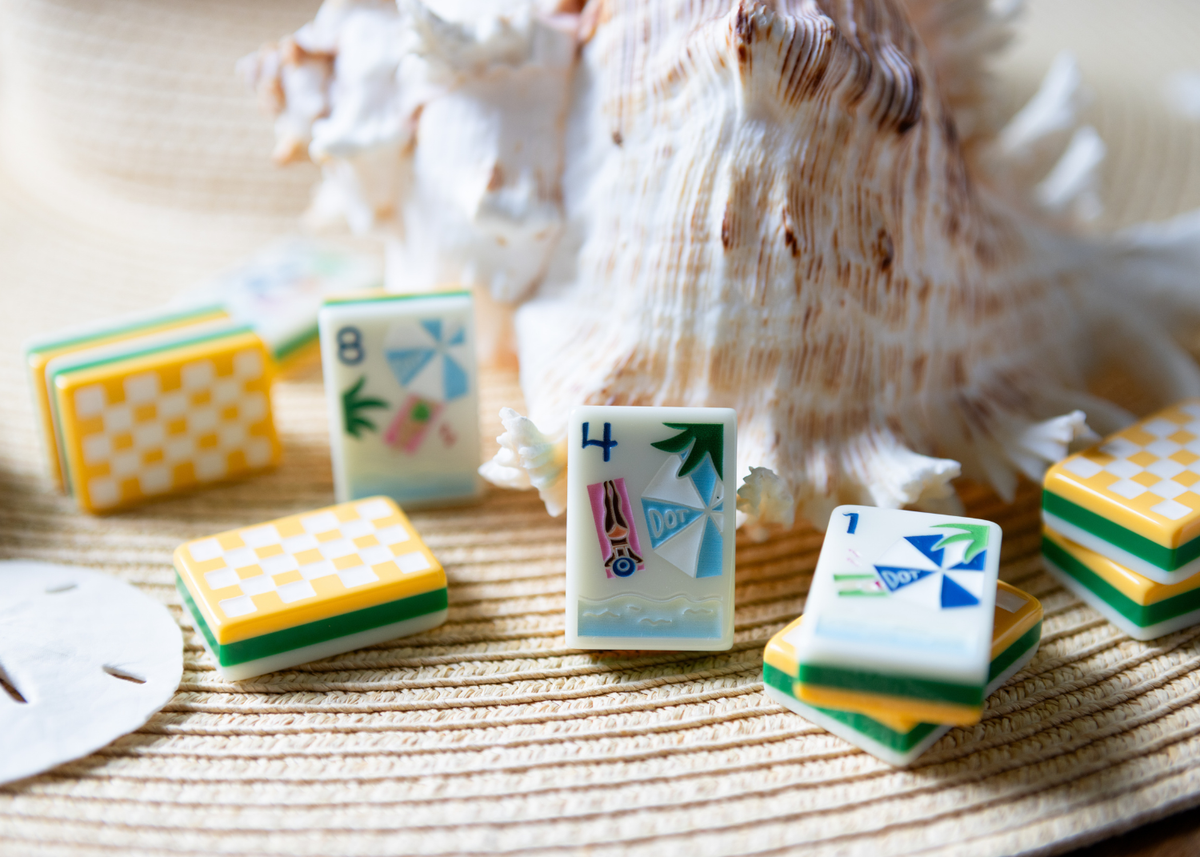 Miss Out Of Office set, Dot tile detail