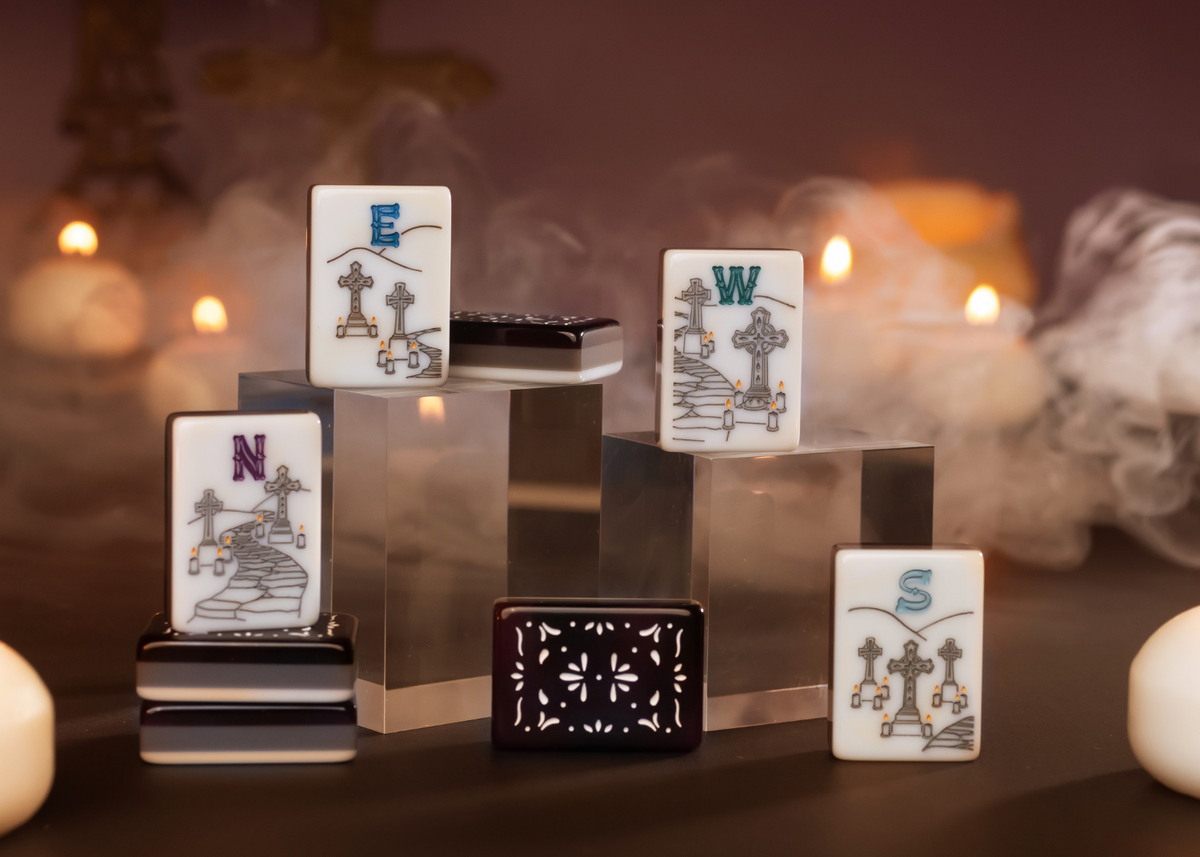 Miss Catrina set, Winds tile detail